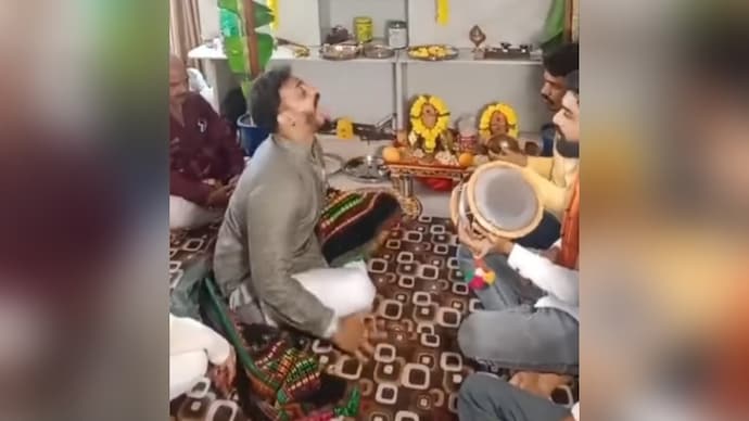 Rhythm Panchal, alias ‘Bhondu Baba’, was a gym trainer before reinventing himself as a spiritual healer. Rhythm Panchal, alias ‘Bhondu Baba’, was a gym trainer before reinventing himself as a spiritual healer.