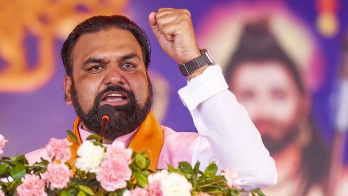 Samrat Choudhary, the BJP’s first Chief Minister in the state, told officials to accelerate governance. नई जिम्मेदारी और नए चेहरे के साथ बदली सियासत की तस्वीर