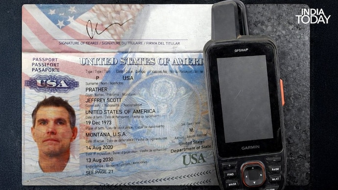 2 US nationals detained at Srinagar airport after satellite phone found in luggage.