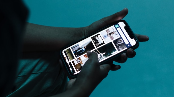 Scrolling comes at the cost of sleep, face-to-face social time, work or study and relaxation that actually refreshes the mind. Scrolling