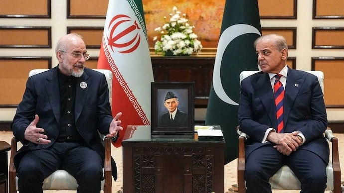 Pakistan's Prime Minister Shehbaz Sharif meets with Iranian Parliament Speaker Mohammad Bagher Ghalibaf in Islamabad on Saturday. (Photo: Reuters)