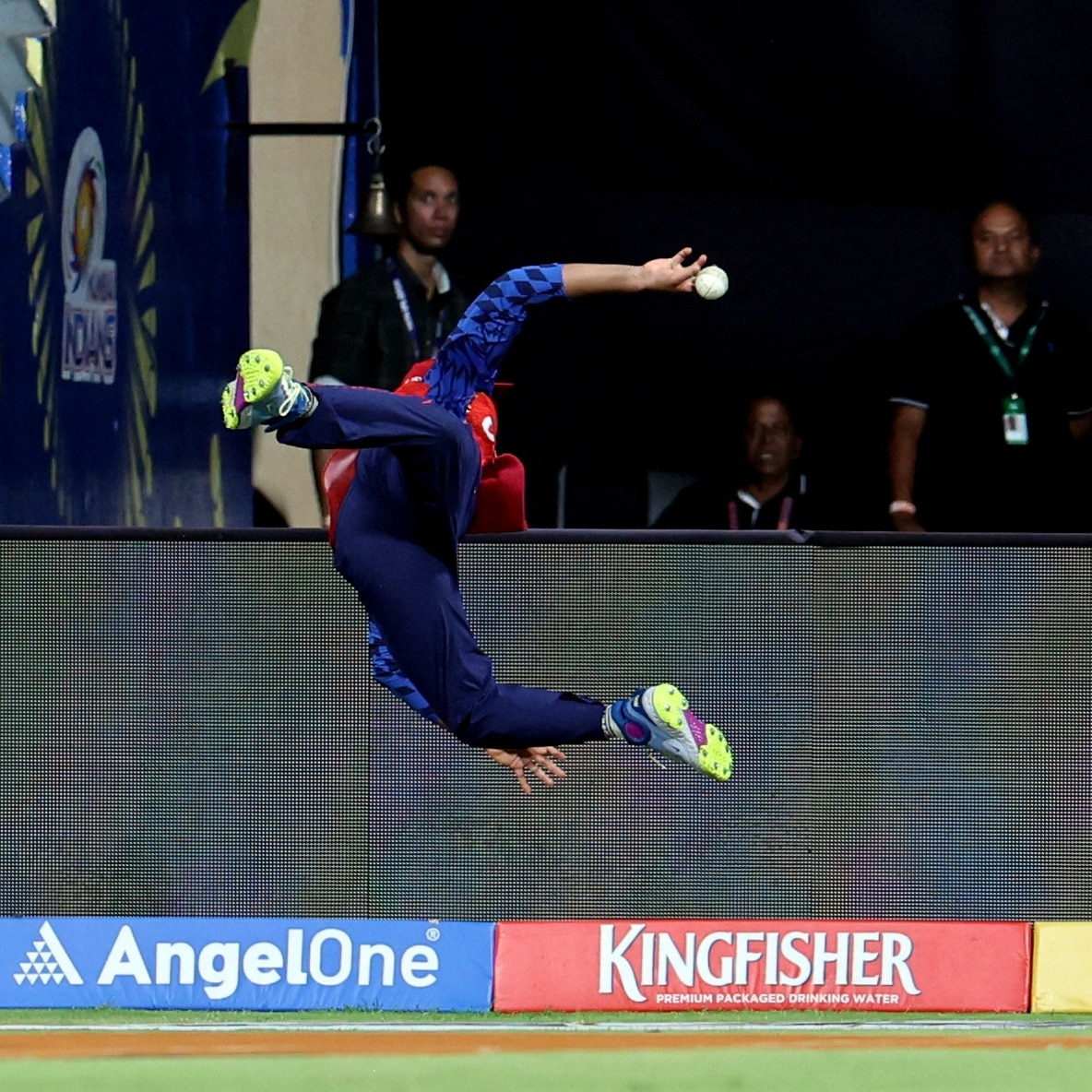 Shreyas Iyer defies gravity in Mumbai, Rohit's reaction goes viral