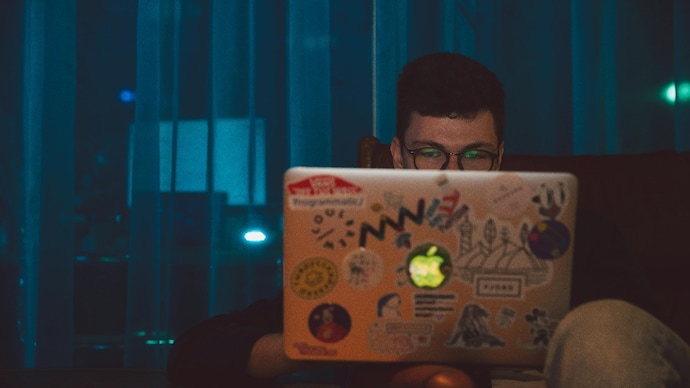 From freelancing to content creation, college students are now building side hustles alongside incomes. Side Hustle becoming a trend but does have its own challenges