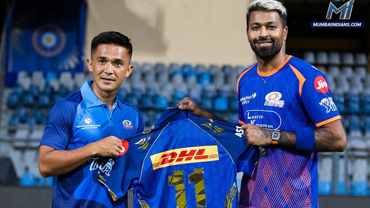 Sunil Chhetri's 12th man duty for Mumbai Indians goes viral for his catching skills