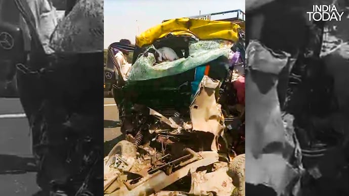 The mangled remains of the van that collided with a cement mixer in Maharashtra's Thane district. (Photo: India Today)