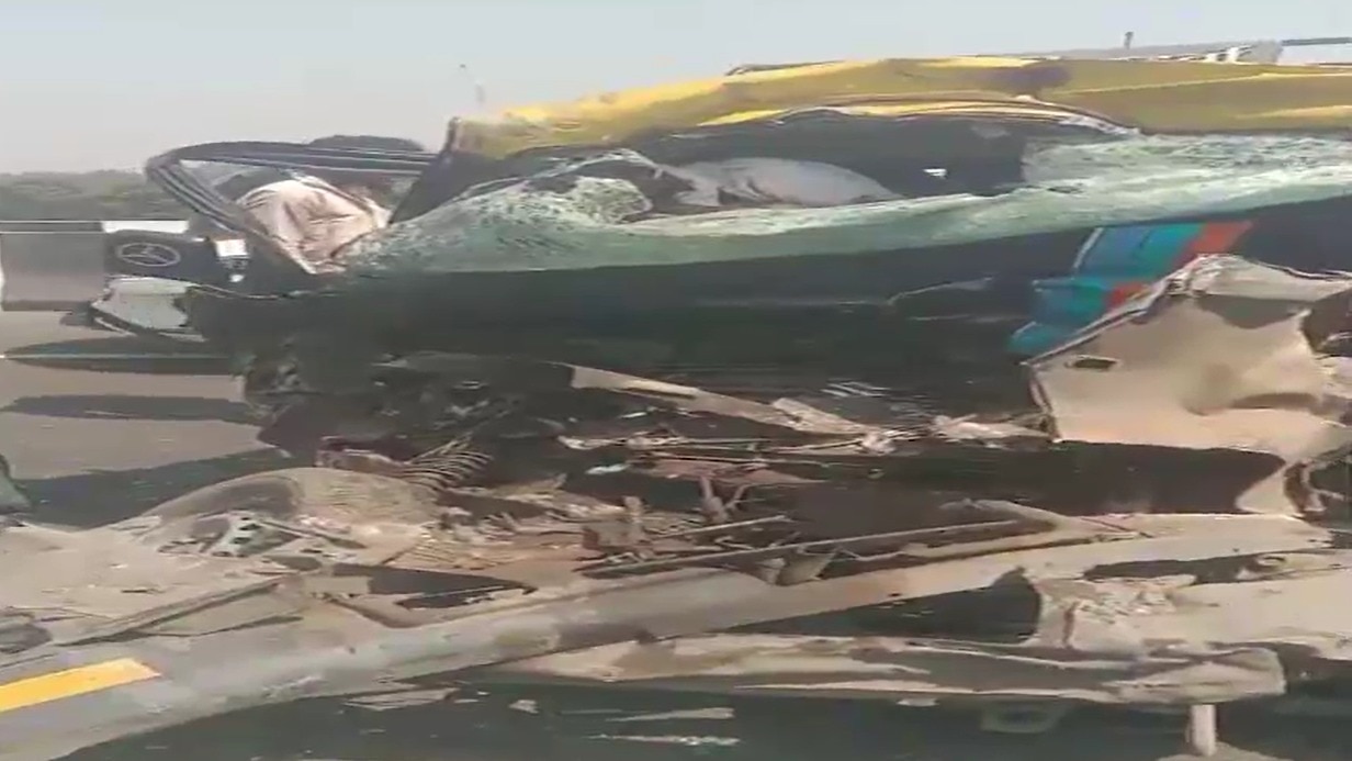 11 killed after van collides with cement mixer on bridge in Maharashtra