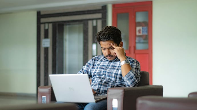 An employee automated a major chunk of his team’s work using AI tools for his entire team. The 10-10-10 career decision rule everyone is using on LinkedIn