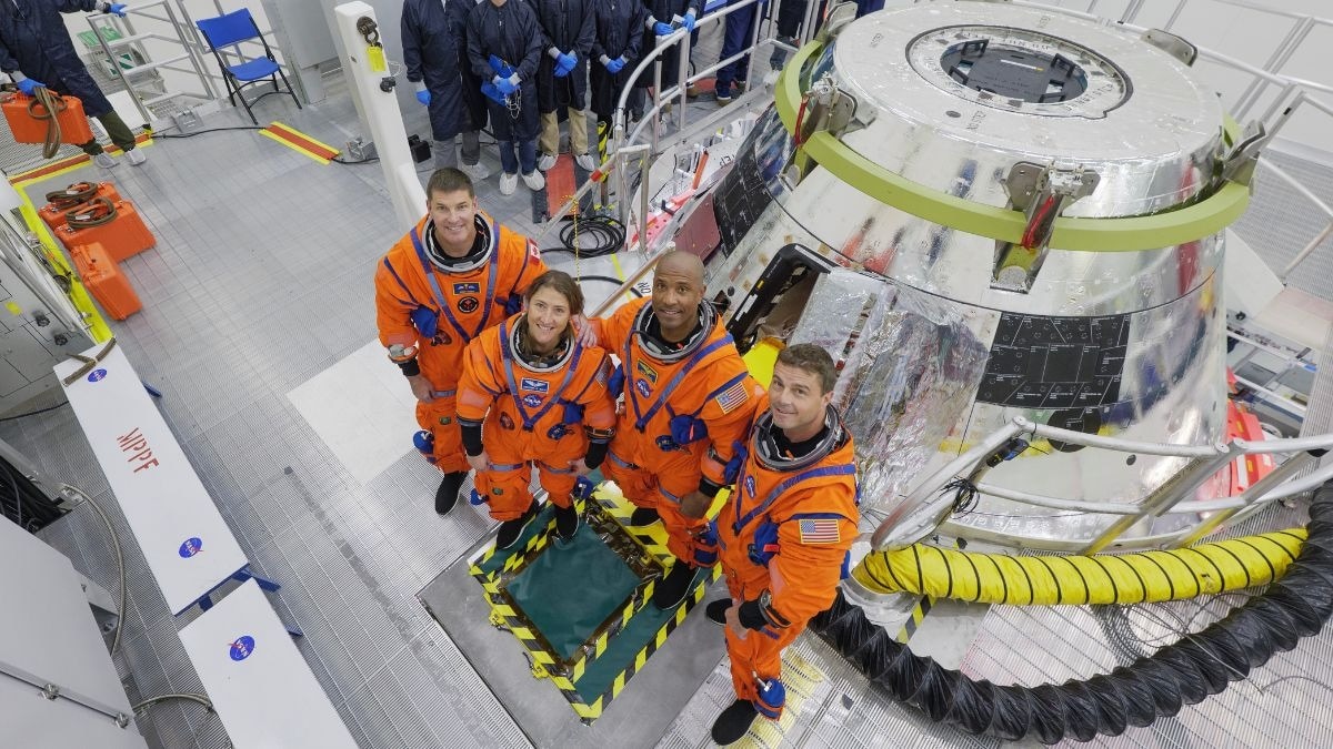 LIVE Video: Artemis 2 Moon crew makes fiery, high-stakes return to Earth