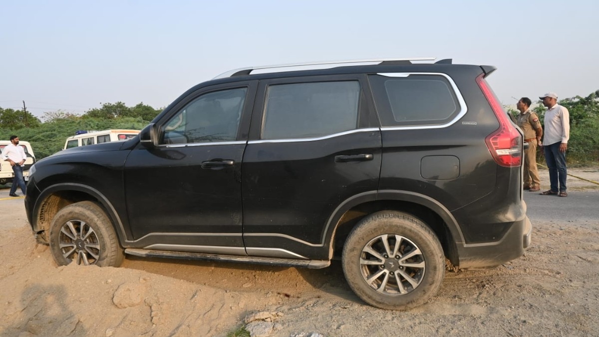 Man found dead with gun in hand inside car in Greater Noida, suicide suspected