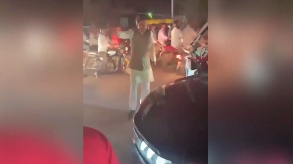 MP turns traffic cop: Imran Masood clears block in UP's Saharanpur, video is viral