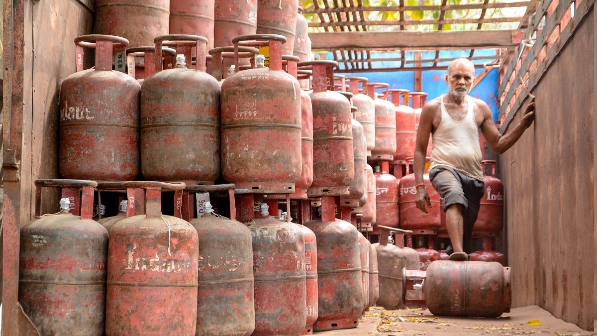 Delhi doubles LPG supply for migrants from 180 to 360 amid supply crunch