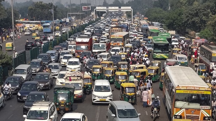 Traffic on New Rohtak Road will be regulated from April 9 to May 17, 2026 due to cable laying work, with commuters advised to avoid peak hours and use alternate routes. Traffic Jam