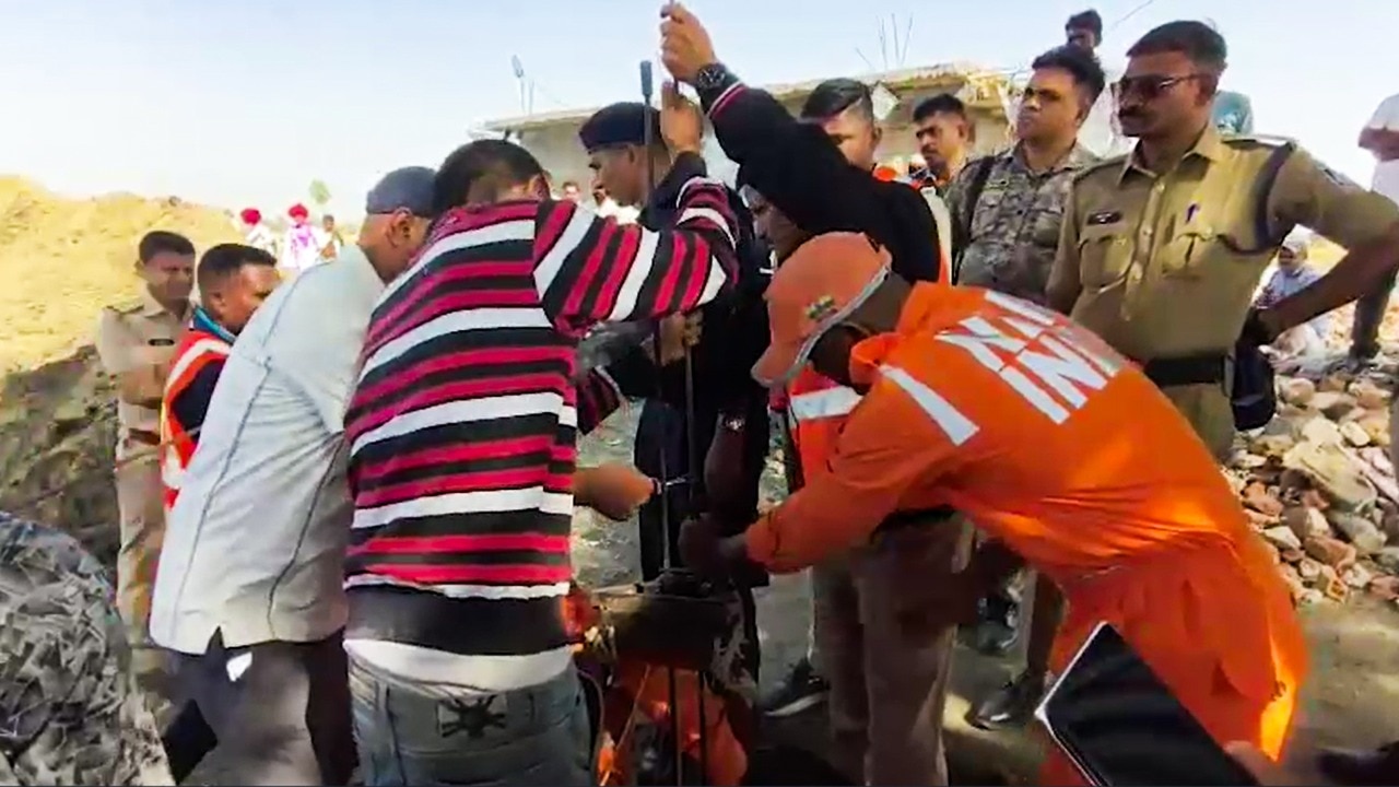 Toddler dies after stuck for 23 hours in Madhya Pradesh borewell, body pulled out