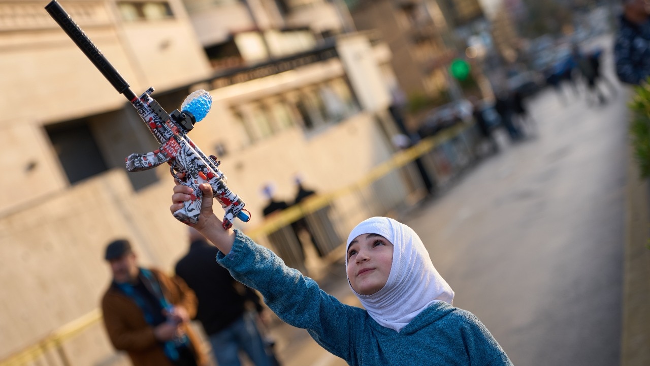 Was Trump scammed? US sent guns for Iran protesters, but none fired