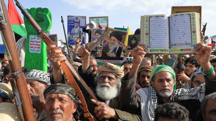 Houthi supporters raise posters of former Supreme Leader who was killed in US-Israel strikes US-Israel-Iran war