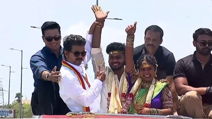 A newly married couple welcomes Vijay during a political rally. (Credit: X) During the political rally, Vijay blessed the newly married couple by giving them gifts. watch the video