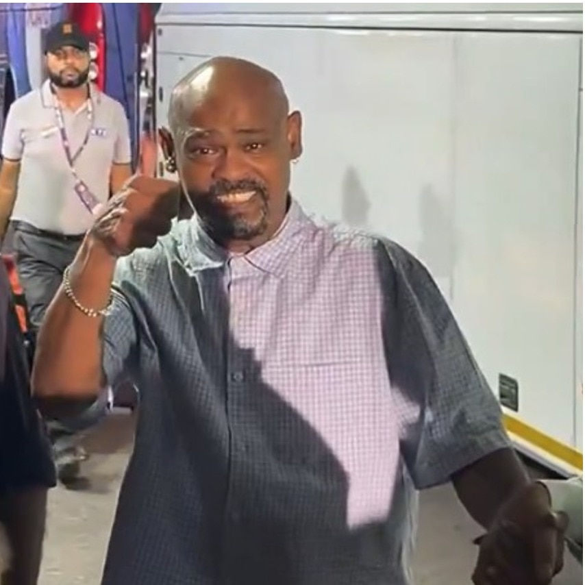 Vinod Kambli's Wankhede appearance during IPL match warms hearts: Video