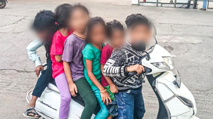 Viral pic of six children on scooter in Bengaluru draws police attention (Photo: Shreyas Shreyu/X) bengaluru six children on scooter