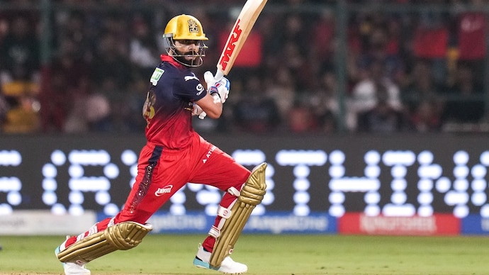 Virat Kohli completed 9000 IPL runs. Courtesy: PTI Virat Kohli