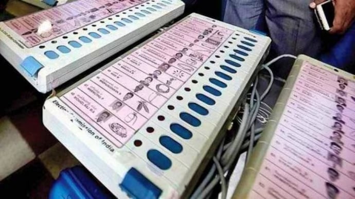 Banks in West Bengal will remain closed in polling areas on April 23 and 29 during elections. Digital banking continues, while essential services remain open for public convenience. symbolic image