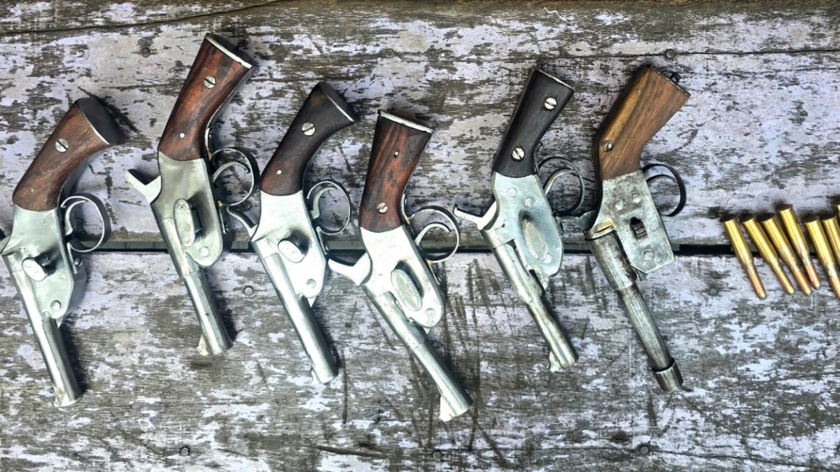 Ahead of Bengal polls, Kolkata cops arrest arms trafficker, seize illegal weapons