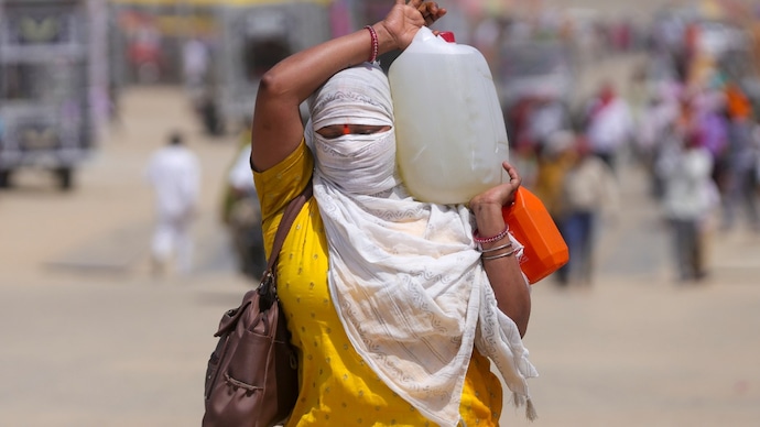 A woman covers her face to shield herself from scorching heat on a hot day in Uttar Pradesh. (Photo: PTI) Why are most of the world's hottest cities in Bihar, Bengal and UP?