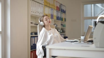 Woman sleeps 5 hours at work, says 'You get what you pay for' Woman sleeps 5 hours at work, says 'You get what you pay for'