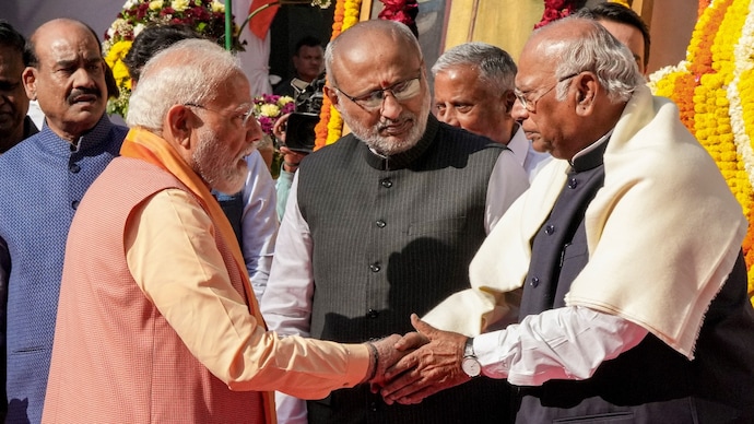 Prime Minister Narendra Modi has urged Congress chief Mallikarjun Kharge to back the amendments Women reservation bill
