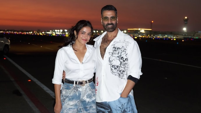 Vamika Gabbi (left) with Akshay Kumar. (Credit: Instagram/@wamiqagabbi) xx