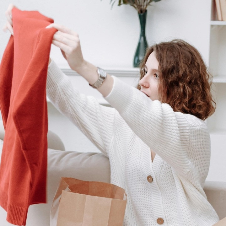 Your new clothes go through a lot before reaching you | Photo: Pexels/Thirdman