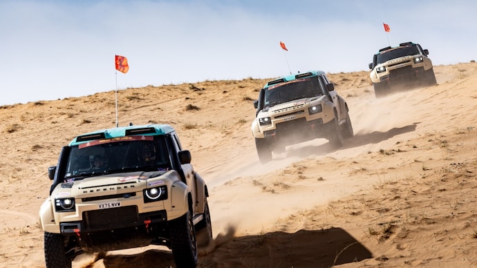 Defender Rally’s history-making all-female crew of Sara Price and Saydiie Gray prepare to tackle Argentina’s demanding Desafio Ruta 40 in the Defender Dakar D7X-R. v