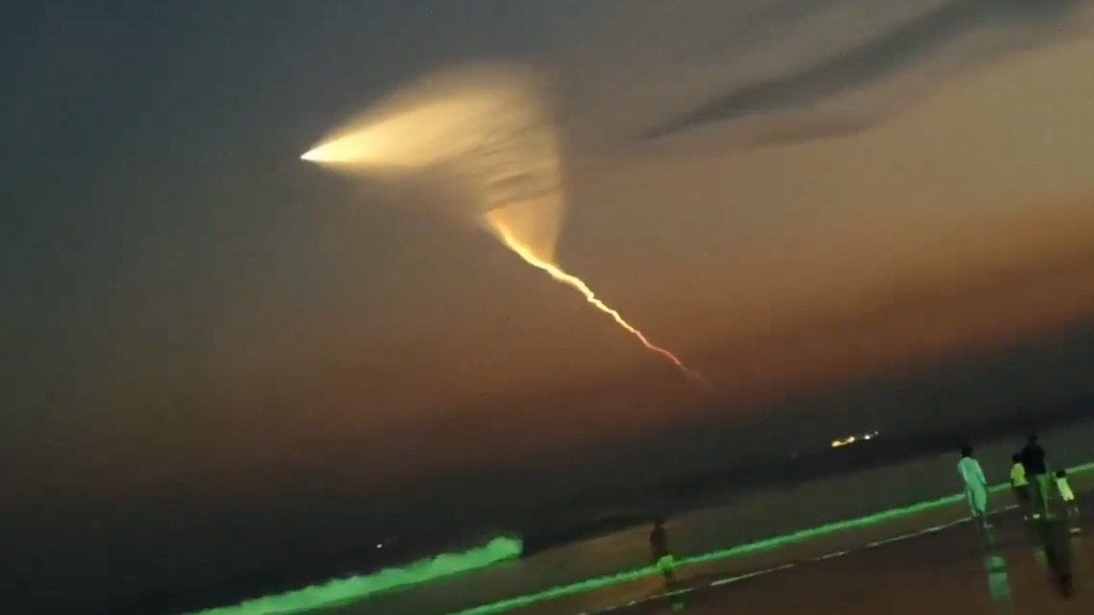 Watch: Fiery trail of India's Agni missile spotted from Bangladesh beach