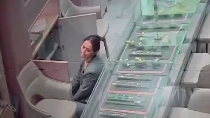 Harshida Shetty, an employee at the showroom for 11 months, allegedly hid jewellery in her uniform before quietly leaving the store. Ahmedabad jewellery showroom theft