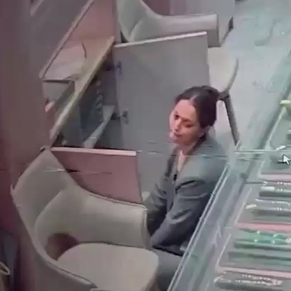 Watch: Saleswoman hides jewellery in uniform, flees with Rs 1.66 crore loot