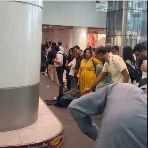 Man calls out airport baggage belt rush in viral video, asks 'what's the hurry'