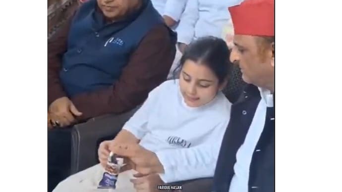 A chocolate and a quiet “thank you”: Akhilesh’s tender moment with niece at Prateek’s funeral
