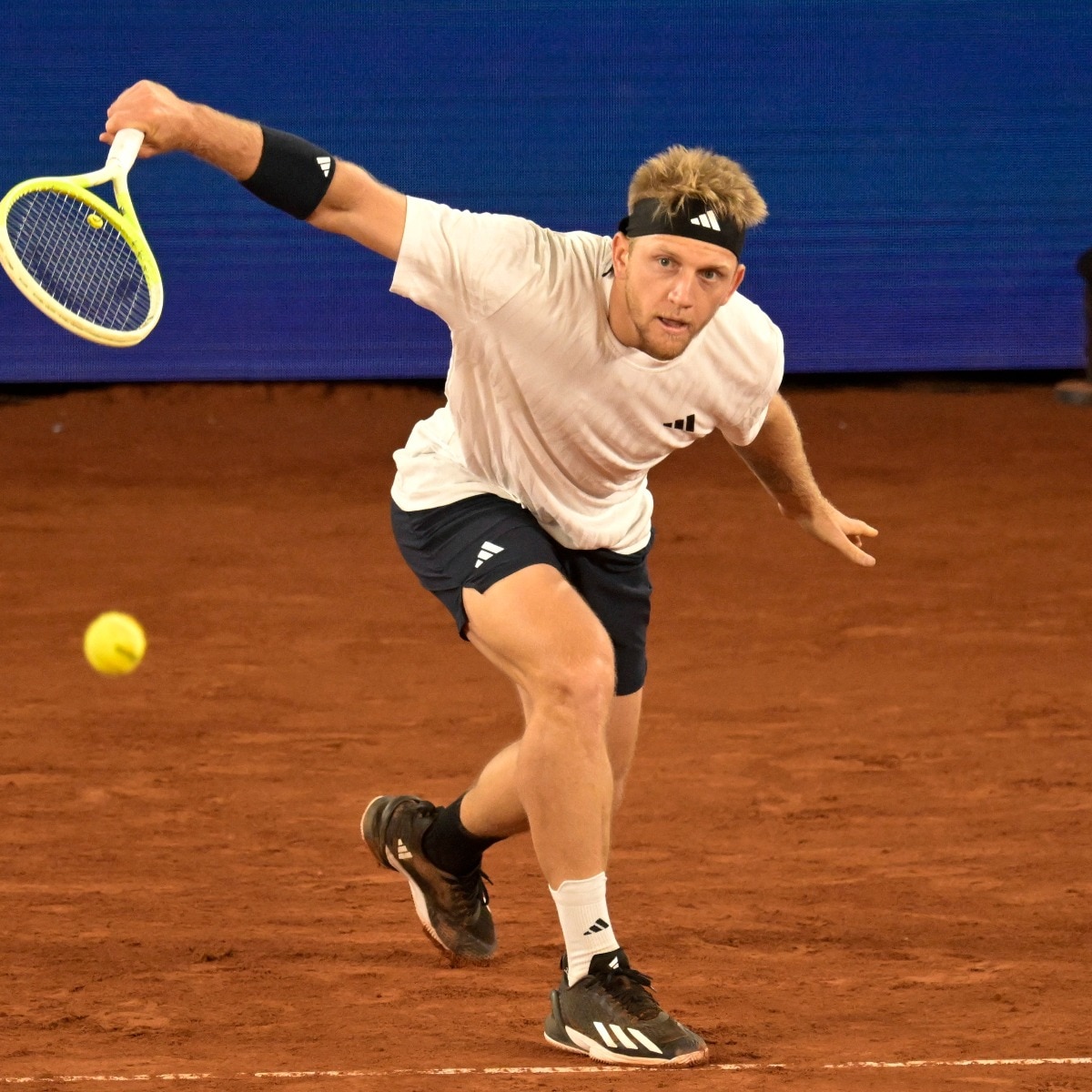 Coach quits via text message, leaves Spanish tennis star stunned at French Open