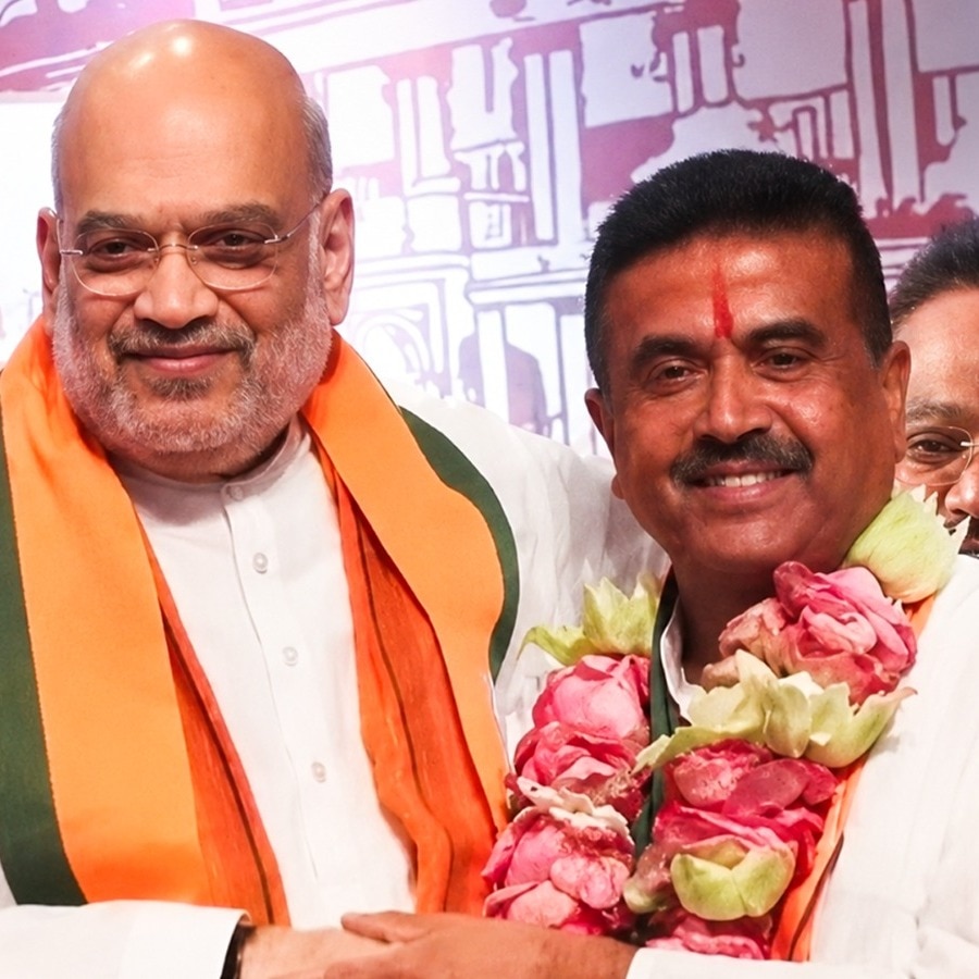 Union Home Minister Amit Shah with Bengal's next CM, Suvendu Adhikari.
