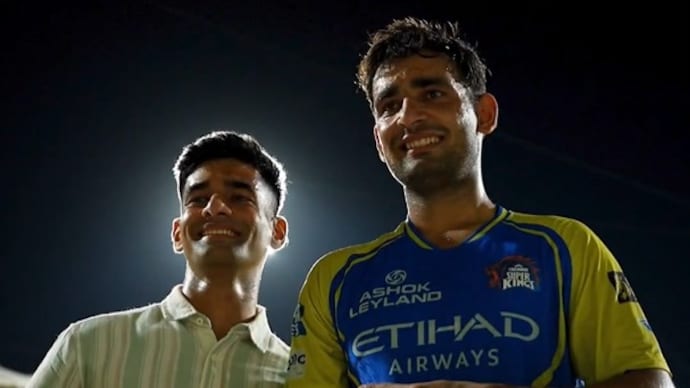 Kamboj was able to meet his lookalike from the CM Vijay oath event (Courtesy: CSK video screengrab) Anshul Kamboj