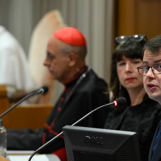Anthropic tells Pope, they keep finding unsettling and mysterious things in AI
