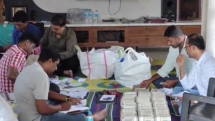 Anti-corruption officials raided premises of SL Kumar, General Manager of the Hyderabad Metropolitan Water Supply and Sewerage Board (HMWSSB). Anti-corruption officials raided premises of SL Kumar, General Manager of the Hyderabad Metropolitan Water Supply and Sewerage Board (HMWSSB).