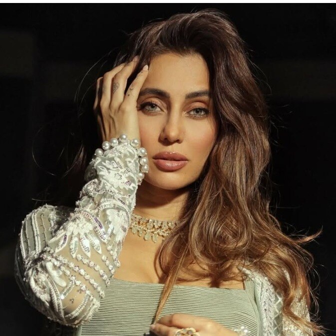 Reddit users were convinced that Anusha Dandekar reacted to ex-boyfriend Karan Kundrra’s proposal to Tejasswi Prakash. Soon after the proposal aired, she shared a cryptic Instagram post about “thanking God”.