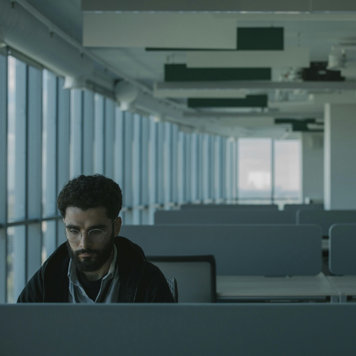 Prefer staying alone at work? It may quietly hurt your career