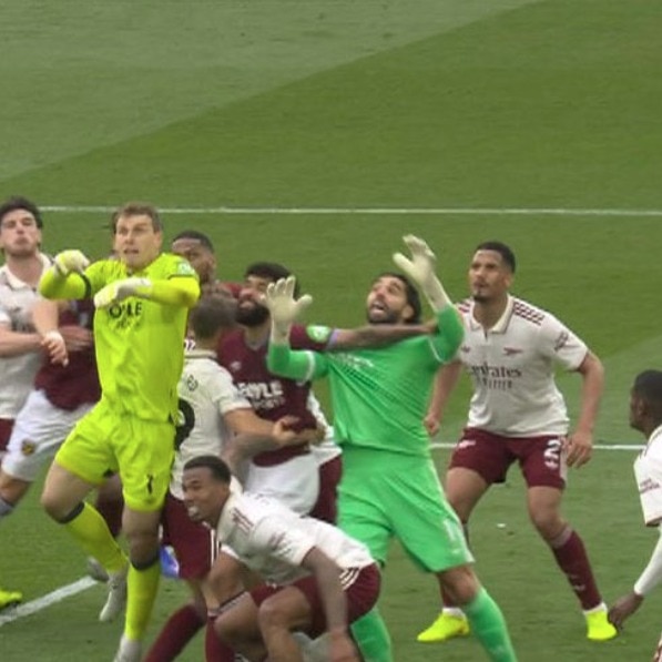 Controversial VAR tilts Premier League title race in Arsenal’s favour