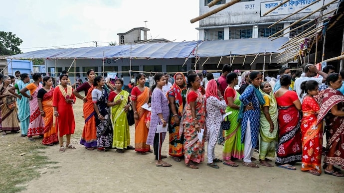 Bengal के फाल्टा विधानसभा पुनर्चुनाव में भाजपा को भारी बढ़त मिली, तृणमूल मैदान में नहीं है। 2 BJP takes huge lead in Bengal's Falta Assembly repoll, Trinamool not in fray - India Today