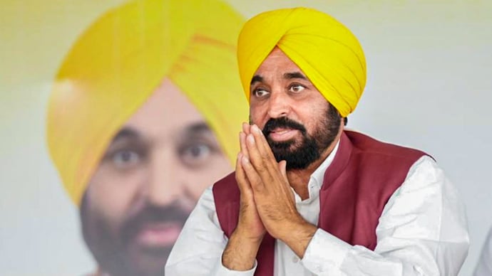 Punjab Chief Minister Bhagwant Mann greets a gathering during the launch of the 'CM Meri Rasoi Yojana' in Sangrur. (Photo: PTI)