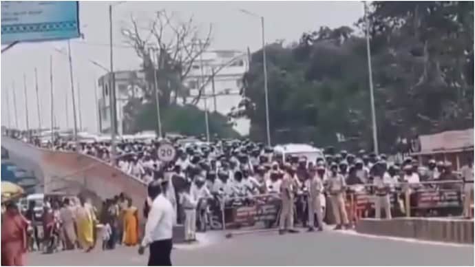 Bihar commuters stranded in 42°C honk in protest