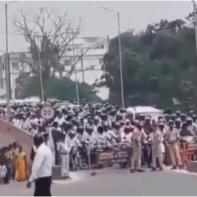 Bihar commuters stranded in 42°C honk in protest, cops ease VIP roadblock