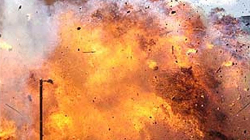 7 killed after car loaded with explosives detonates at busy Pak market