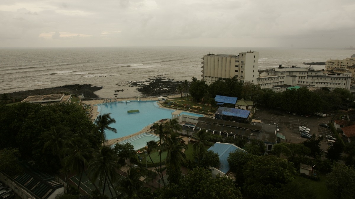 Mumbai's Breach Candy Club threw out Shashi Tharoor, still ruled by Europeans